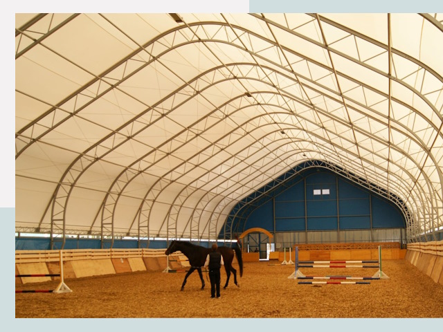 Строительство конных манежей в Карталах